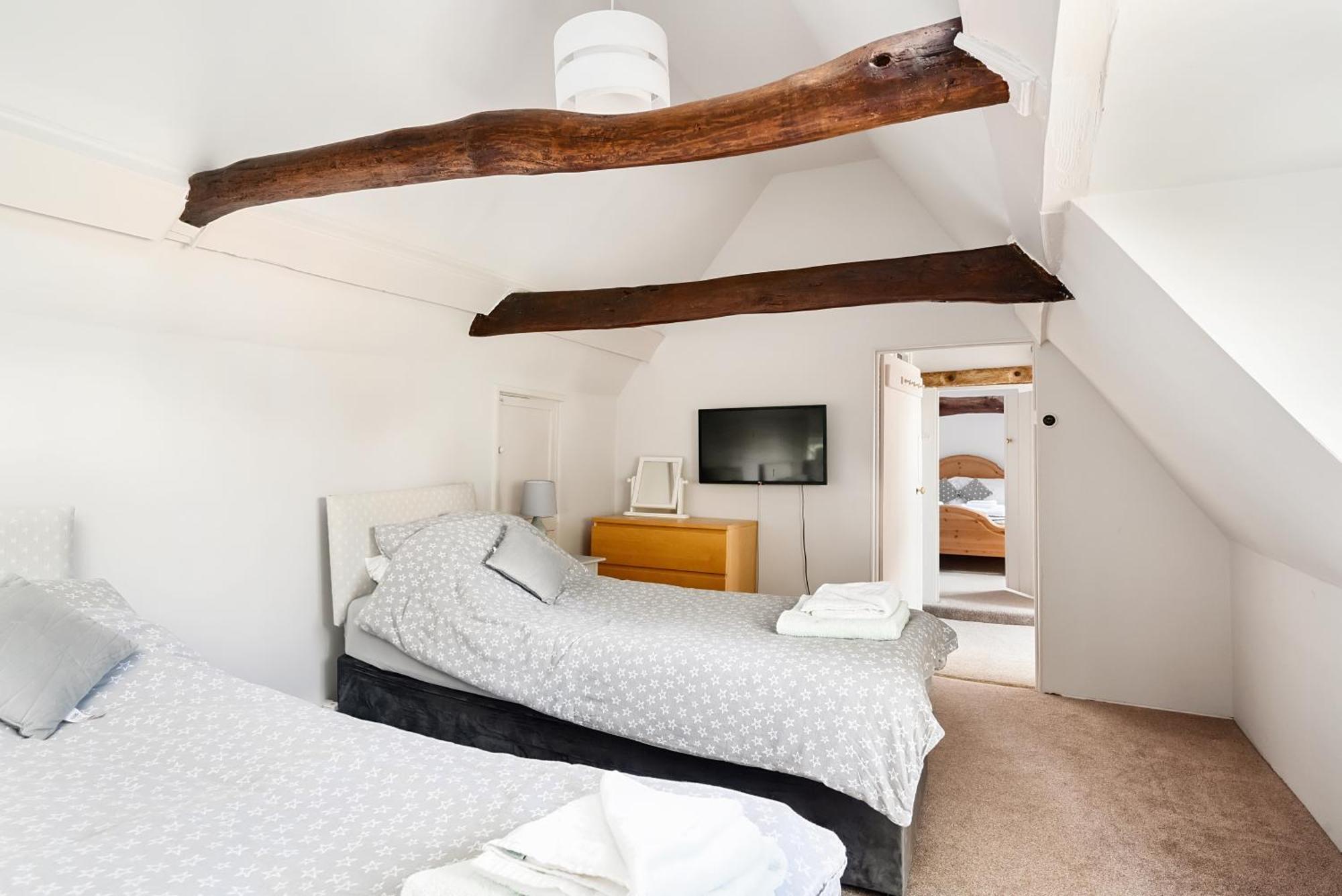Villa Walnut Tree House Rustington Esterno foto