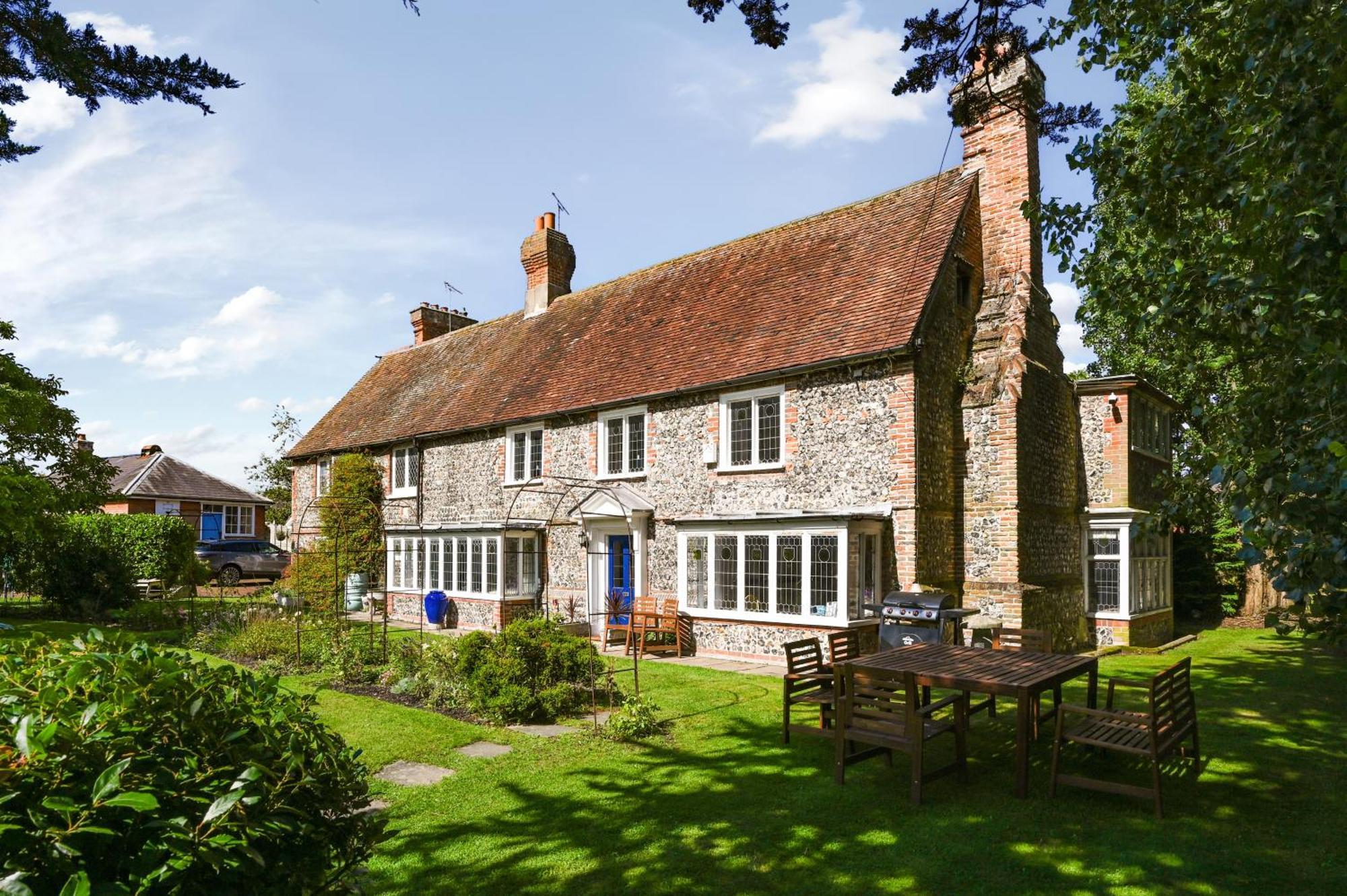 Villa Walnut Tree House Rustington Esterno foto