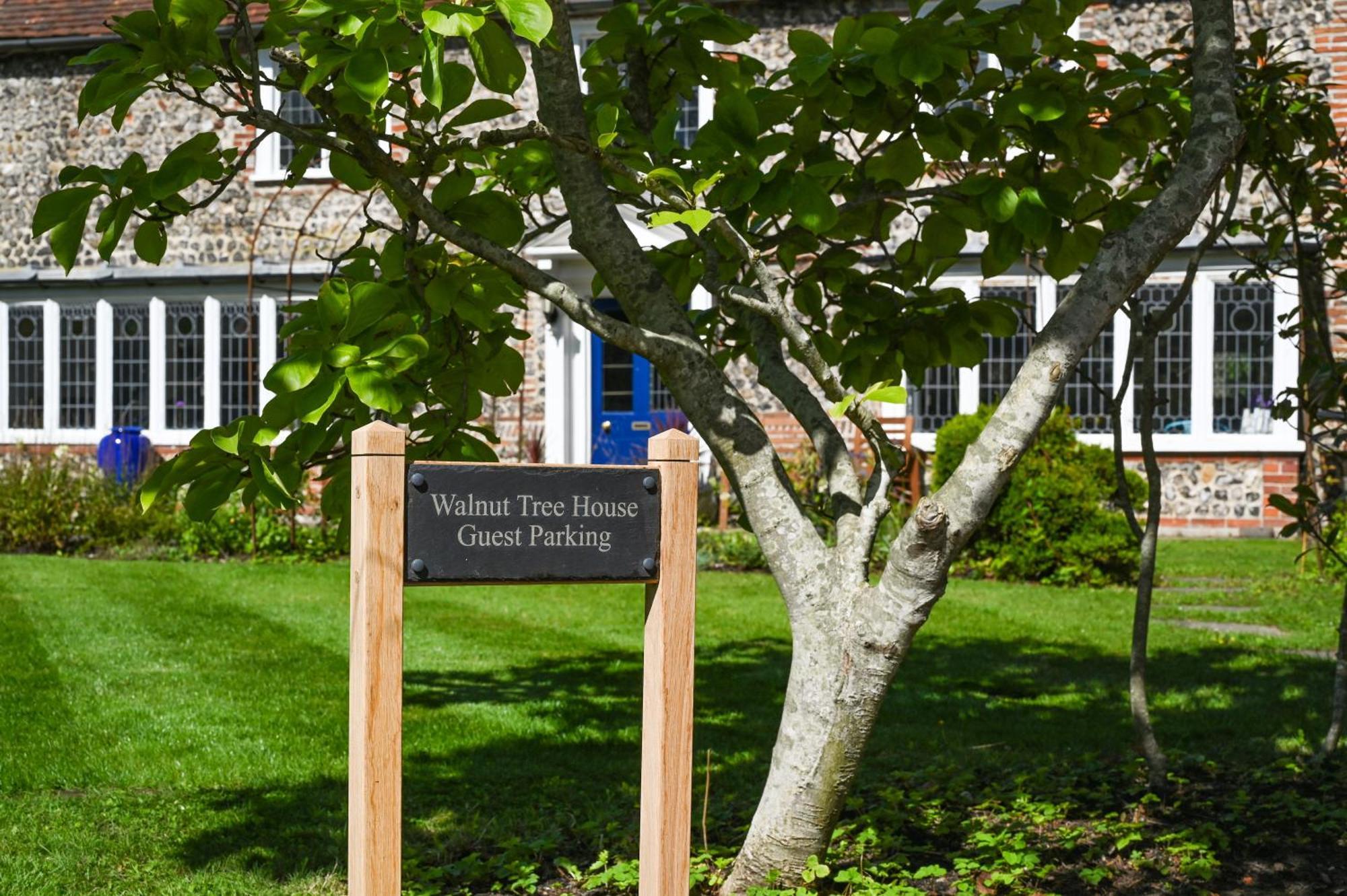 Villa Walnut Tree House Rustington Esterno foto