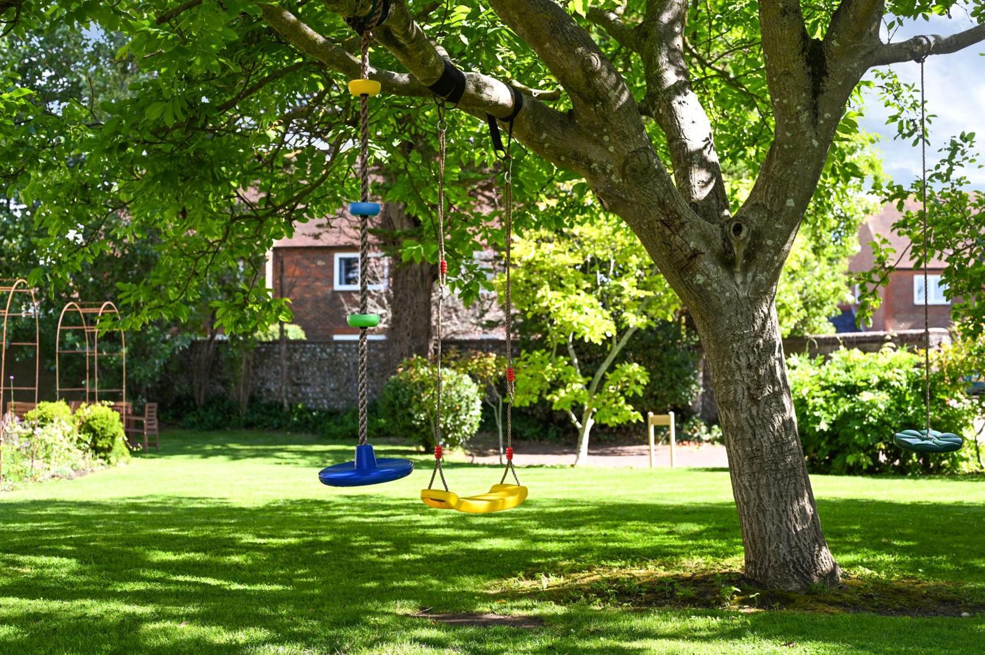 Villa Walnut Tree House Rustington Esterno foto