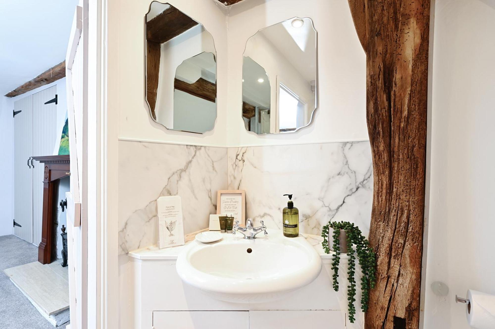 Villa Walnut Tree House Rustington Esterno foto