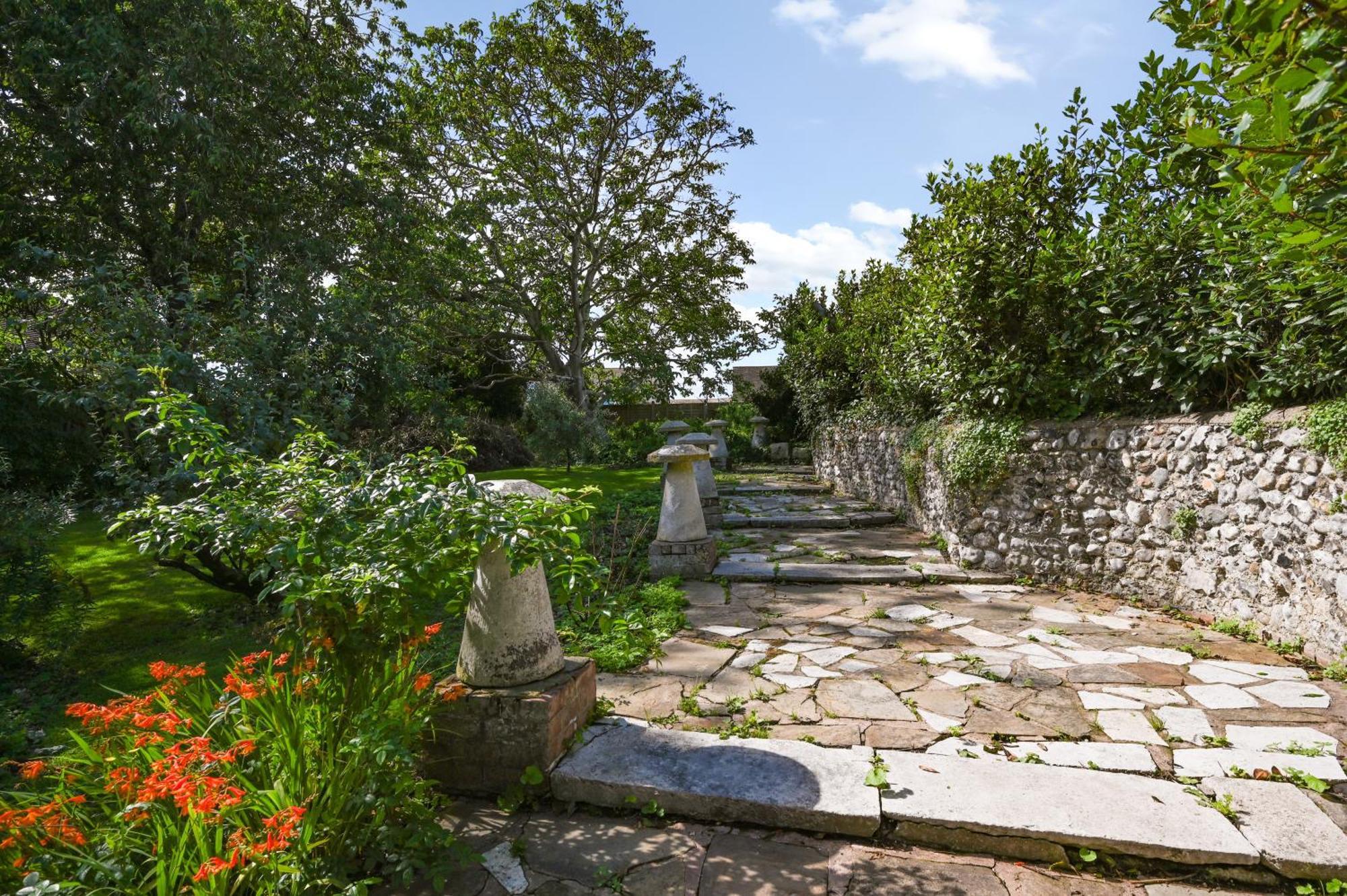 Villa Walnut Tree House Rustington Esterno foto
